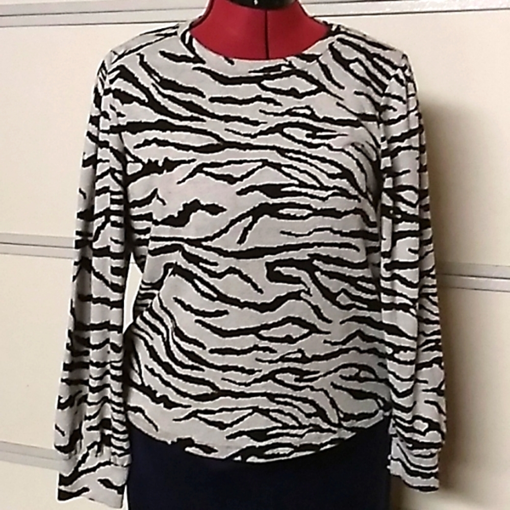Social Standard by Sanctuary ladies large sweater top